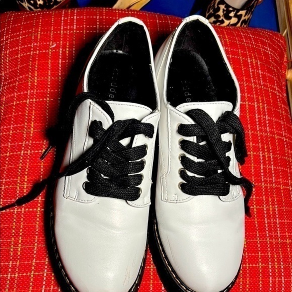 Madden Girl Halsee Oxford White Women's  8.5M Platform Lace Up - Picture 3 of 8